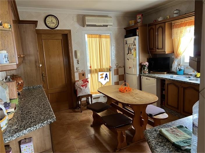 Image No.6-4 Bed House for sale