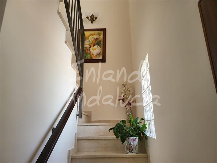 Image No.15-3 Bed House for sale