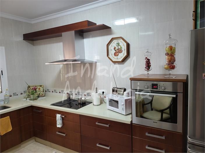 Image No.8-3 Bed House for sale