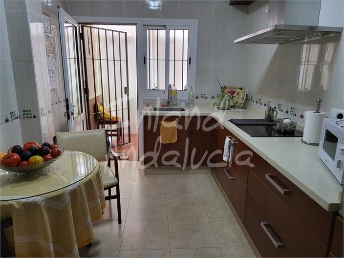 Image No.10-3 Bed House for sale