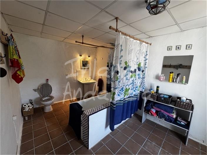 Image No.8-3 Bed Farmhouse for sale