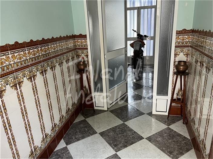 Image No.17-4 Bed House for sale