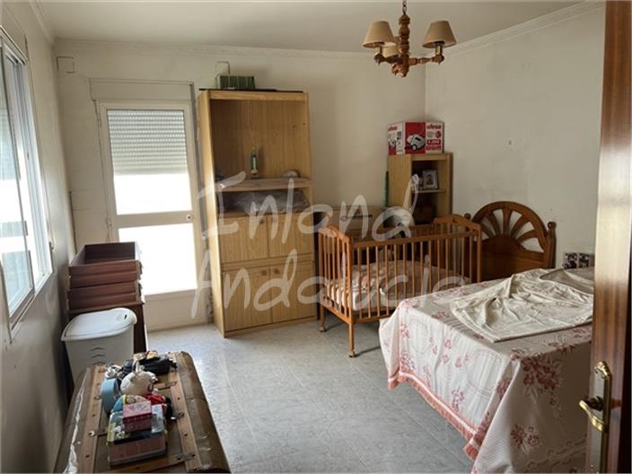 Image No.8-4 Bed House for sale