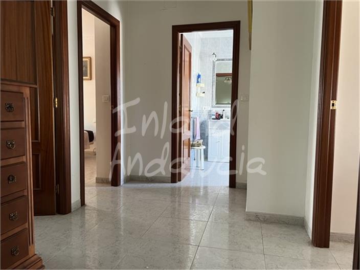 Image No.9-4 Bed House for sale