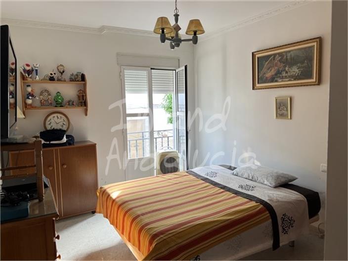 Image No.10-4 Bed House for sale