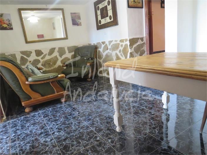 Image No.8-4 Bed House for sale