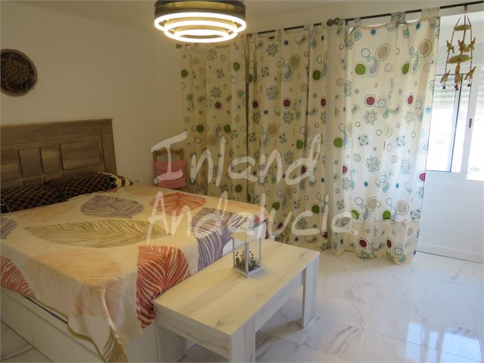 Image No.11-3 Bed House for sale