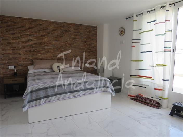 Image No.6-3 Bed House for sale