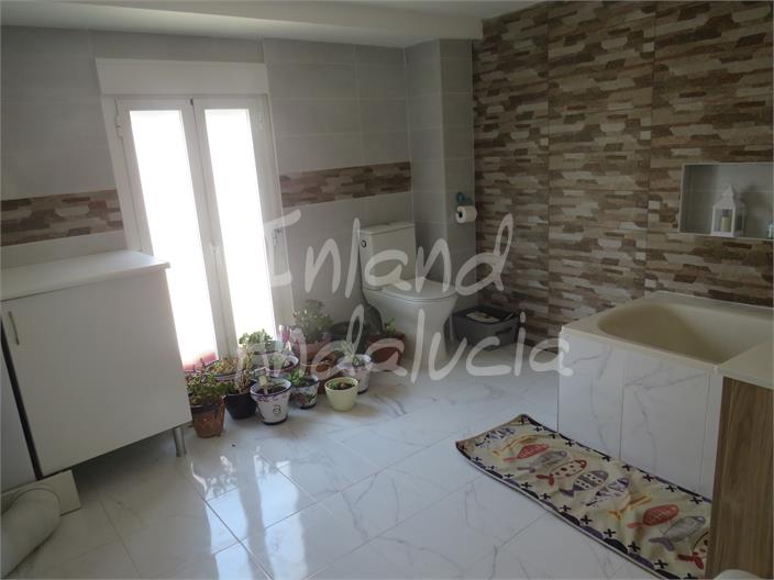 Image No.7-3 Bed House for sale