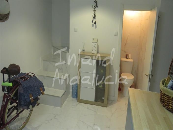 Image No.8-3 Bed House for sale