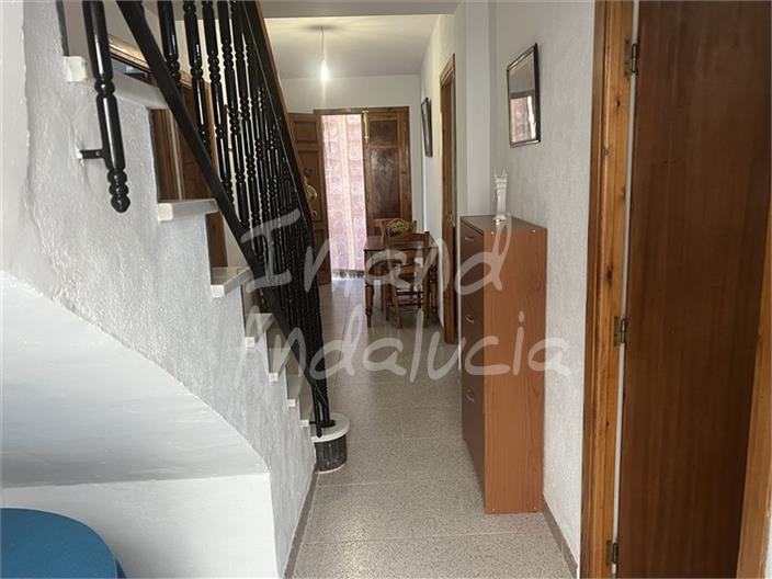 Image No.8-4 Bed House for sale