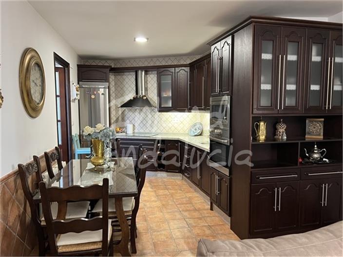 Image No.4-5 Bed House for sale