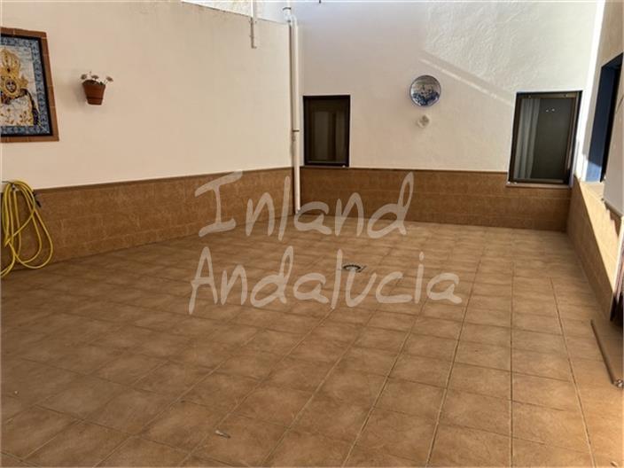 Image No.5-5 Bed House for sale