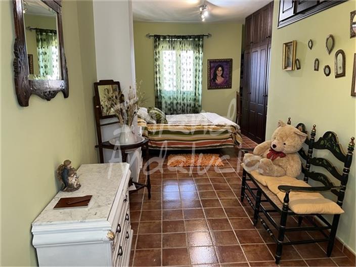 Image No.10-5 Bed House for sale