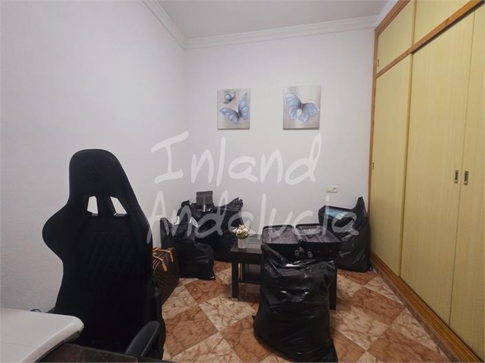 Image No.11-3 Bed House for sale