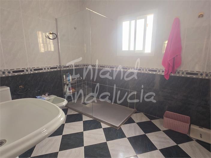 Image No.12-3 Bed House for sale