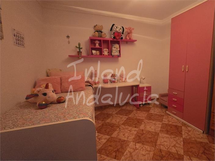 Image No.9-3 Bed House for sale