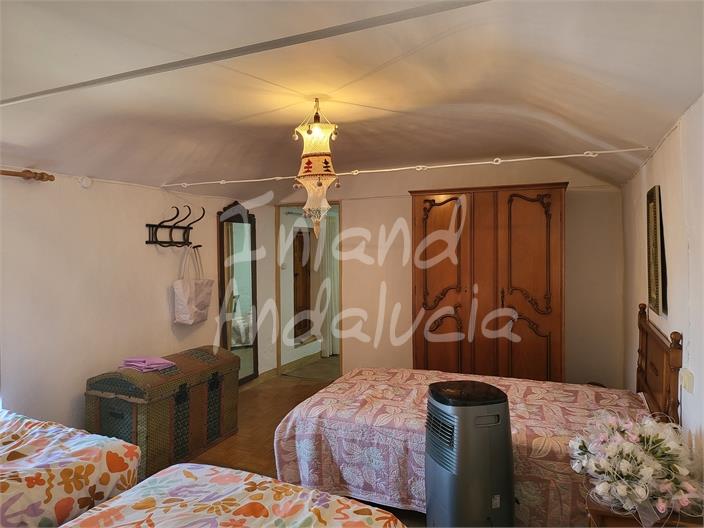 Image No.14-4 Bed House for sale