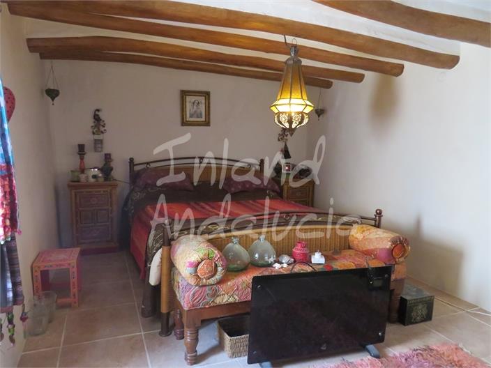 Image No.11-3 Bed House for sale