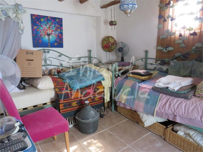 Image No.12-3 Bed House for sale