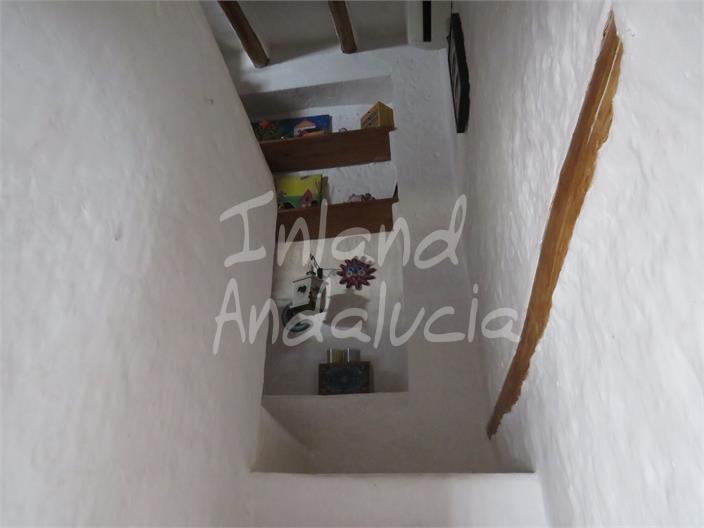 Image No.15-3 Bed House for sale