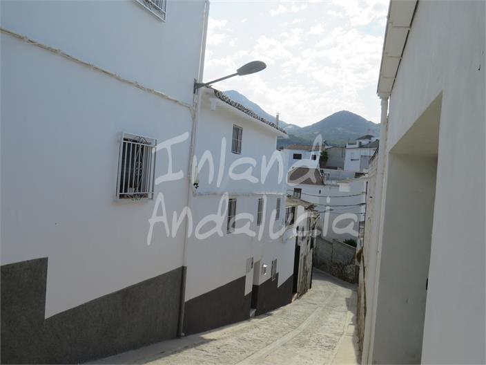 Image No.16-3 Bed House for sale