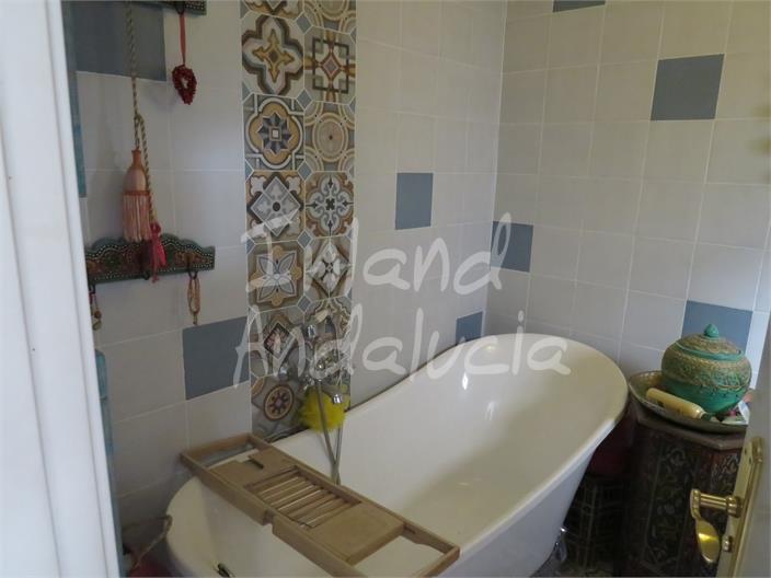 Image No.17-3 Bed House for sale