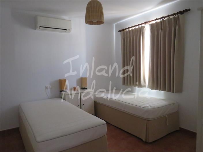 Image No.11-5 Bed House for sale