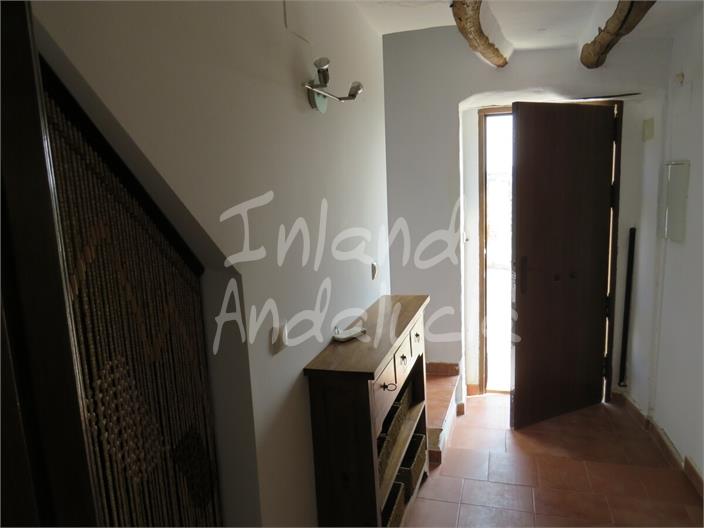 Image No.8-5 Bed House for sale