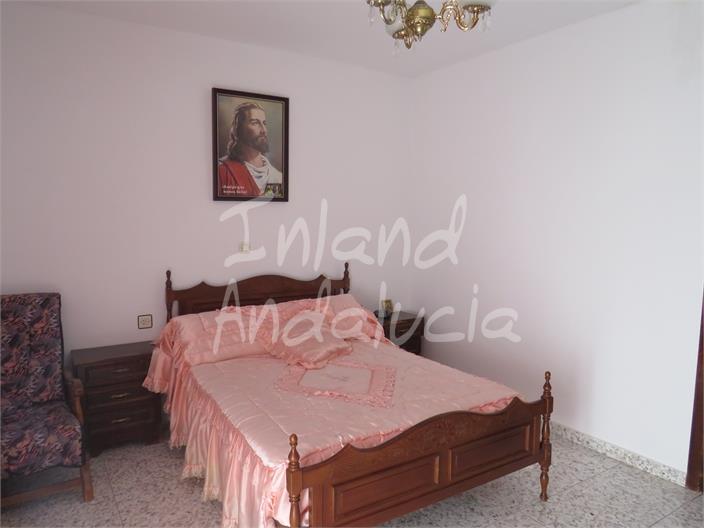 Image No.8-4 Bed House for sale