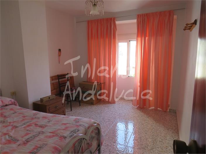 Image No.10-4 Bed House for sale