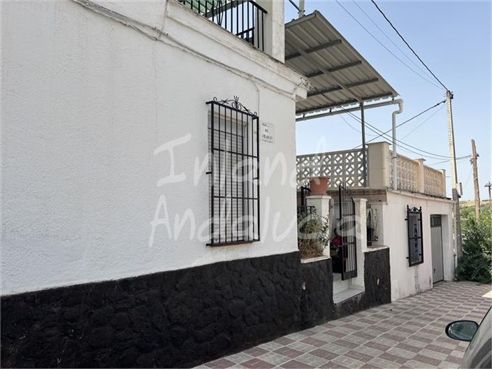Image No.1-4 Bed House for sale
