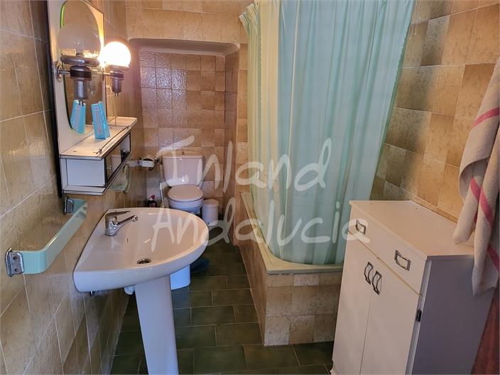 Image No.6-5 Bed House for sale