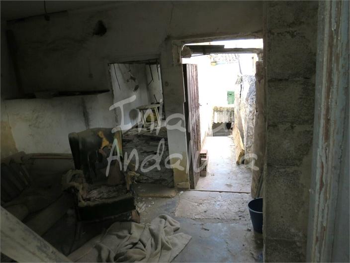 Image No.6-2 Bed House for sale