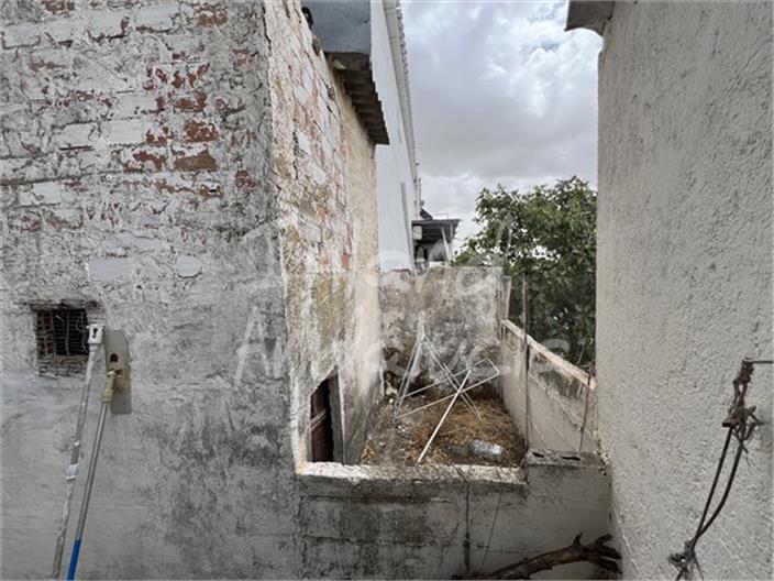 Image No.16-4 Bed House for sale