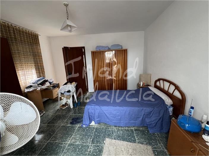 Image No.9-4 Bed House for sale