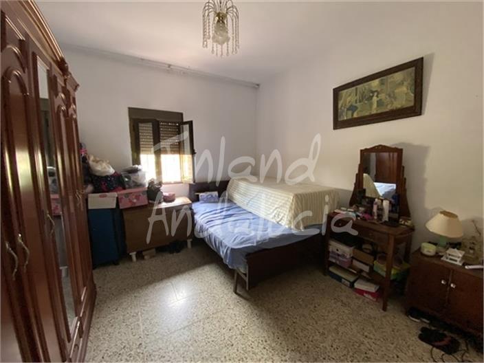 Image No.15-4 Bed House for sale