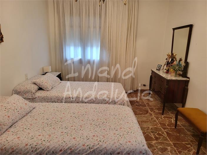 Image No.9-5 Bed House for sale