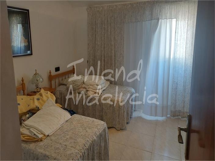 Image No.12-5 Bed House for sale