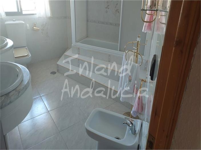 Image No.13-5 Bed House for sale