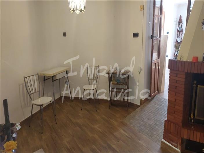 Image No.6-5 Bed House for sale