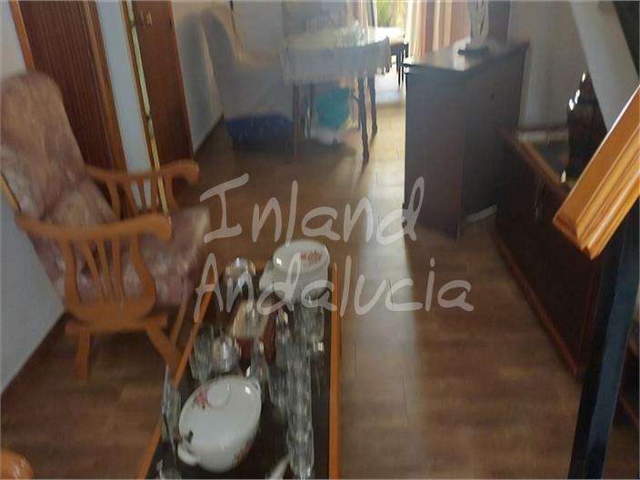 Image No.8-5 Bed House for sale