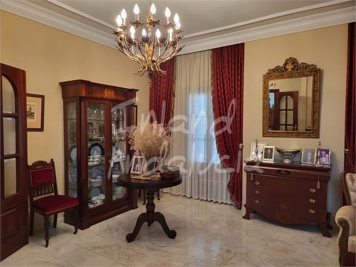 Image No.6-4 Bed House for sale