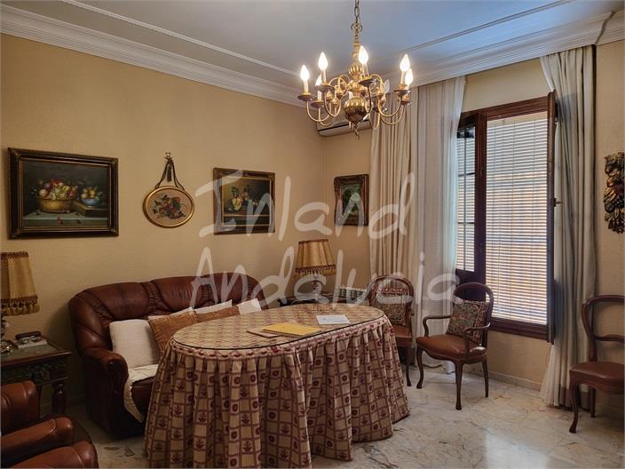 Image No.8-4 Bed House for sale