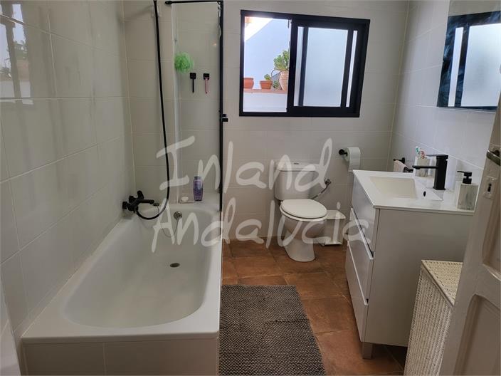 Image No.9-3 Bed House for sale