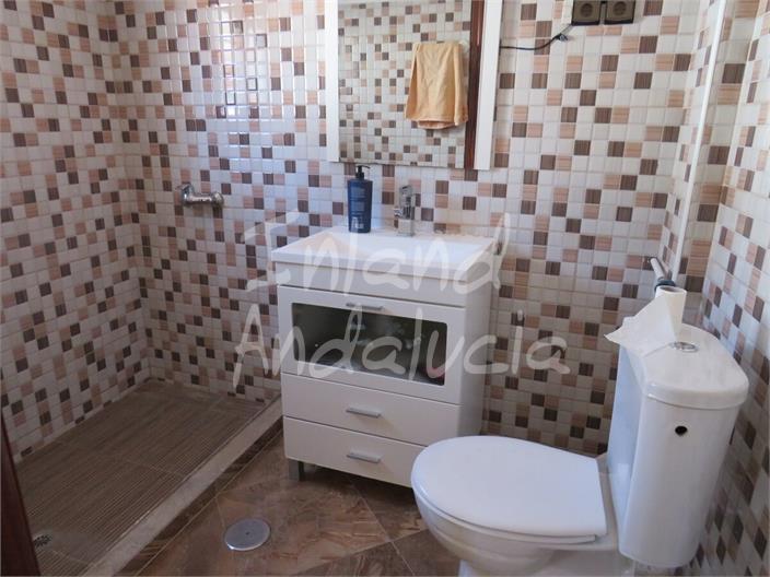 Image No.15-2 Bed House for sale