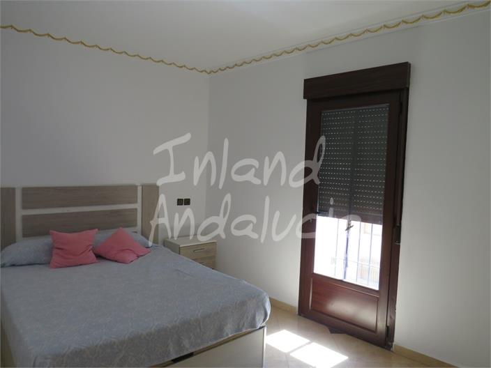 Image No.5-2 Bed House for sale