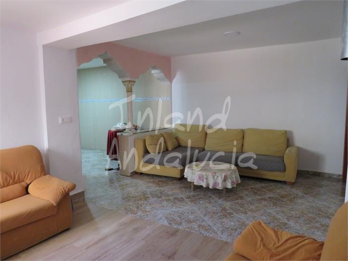 Image No.8-2 Bed House for sale