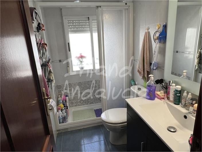 Image No.8-4 Bed House for sale