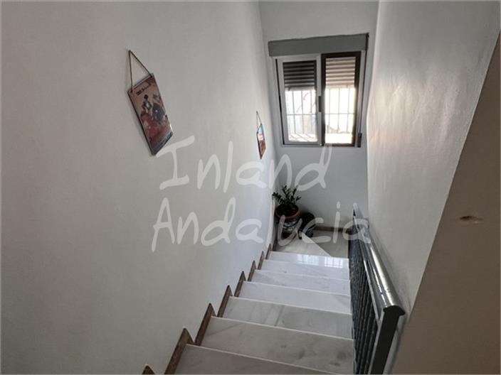 Image No.8-4 Bed House for sale